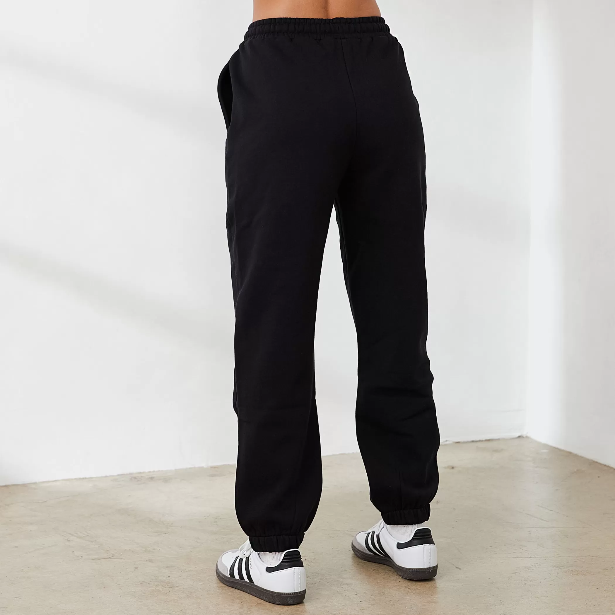 Essential | Loungewear | Lounge Essential Sweatpants - Black